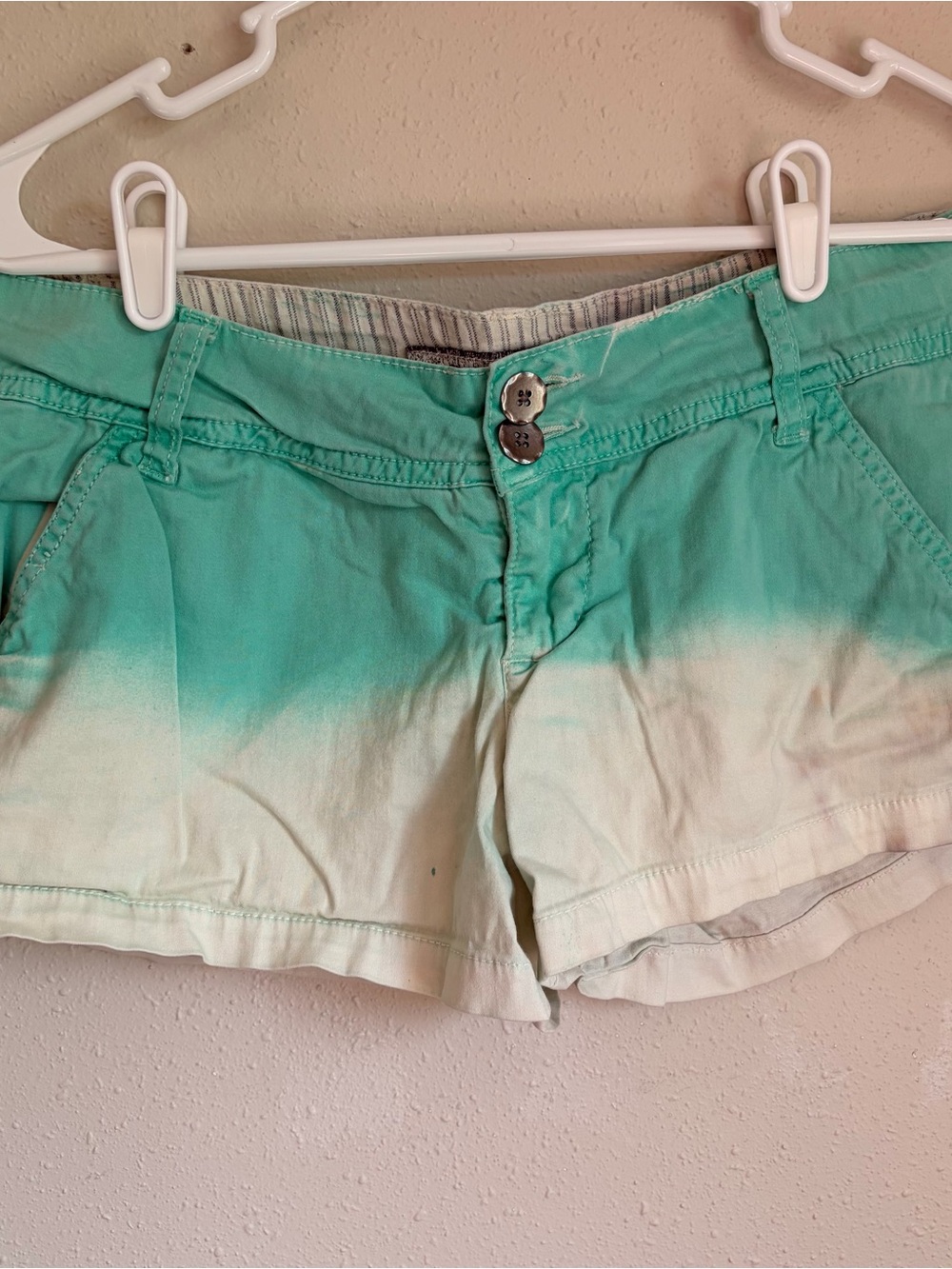 Y2K BKE Women’s Ombre Mint to White Dip-Dye Shorts